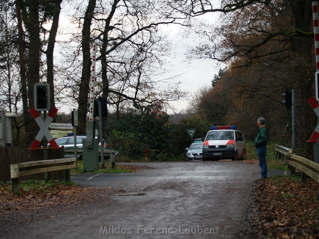 Muellwagen droht zu kippen Koeln Koenigsforst Baumschulweg  P40.JPG